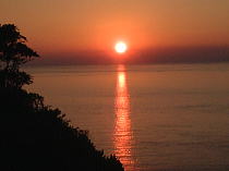 キャンプ場からの駿河湾に沈む夕陽